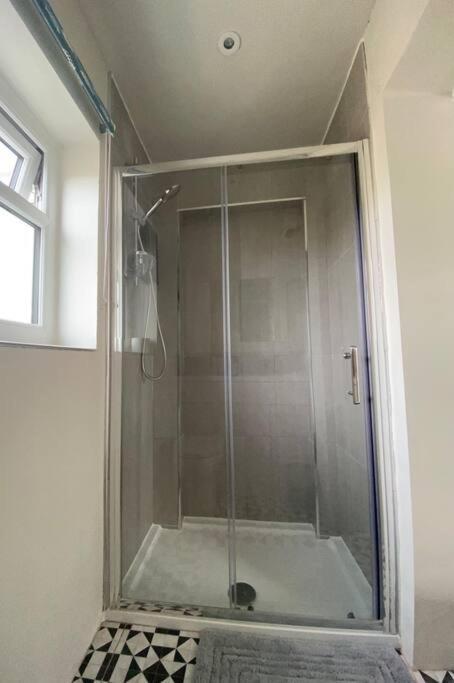 Entire Guest Suite In Four Mile Bridge, Rhoscolyn Valley Exteriör bild