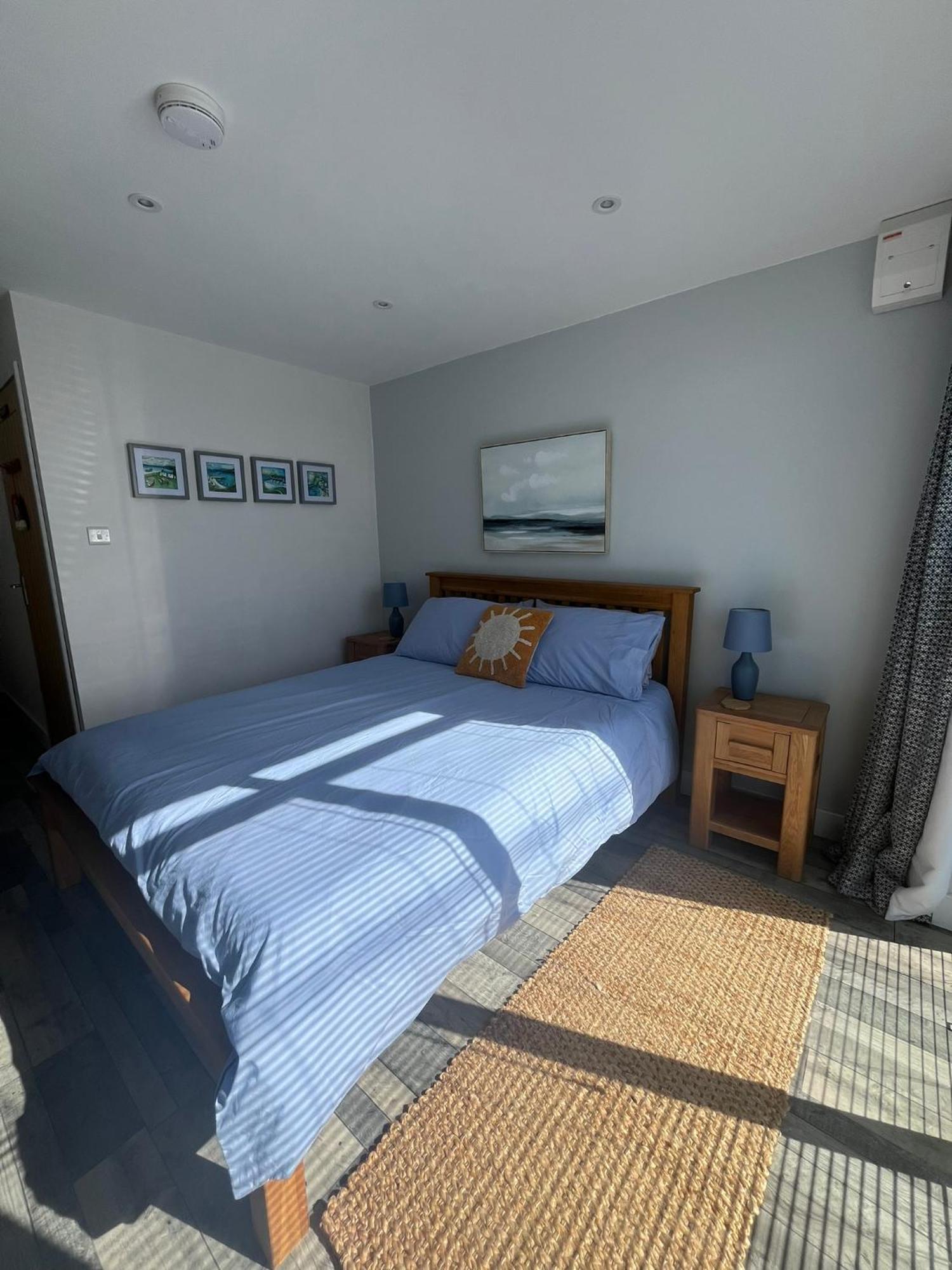 Entire Guest Suite In Four Mile Bridge, Rhoscolyn Valley Exteriör bild