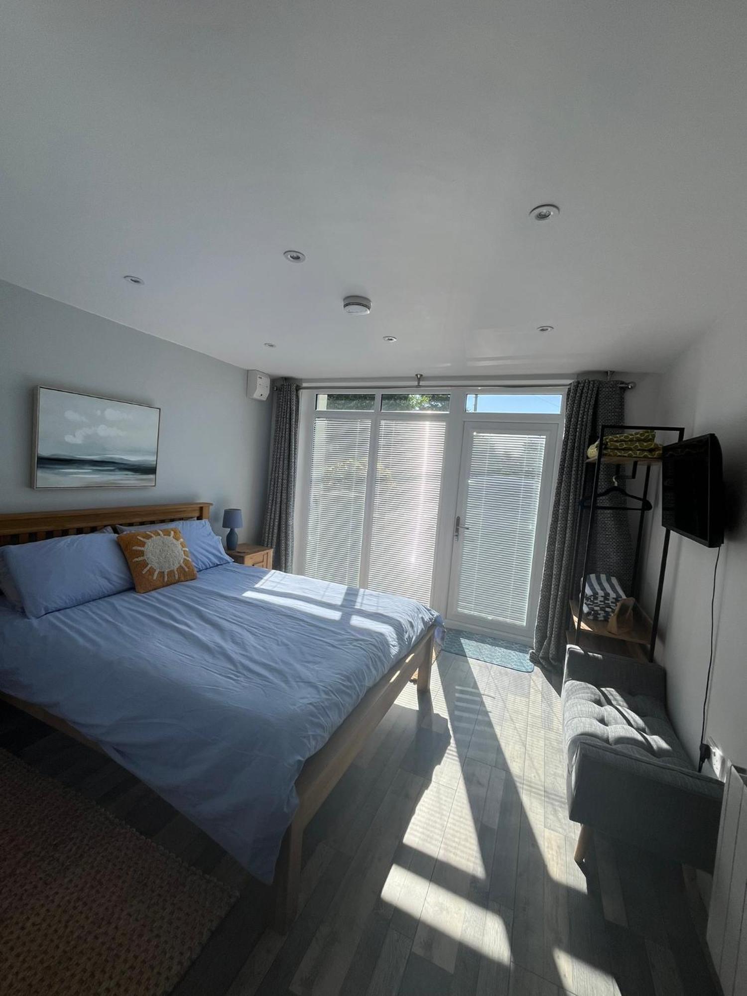Entire Guest Suite In Four Mile Bridge, Rhoscolyn Valley Exteriör bild